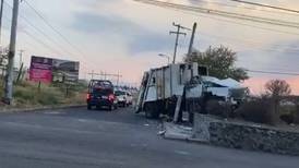 Reos intentan fugarse de penal de Atlacholoaya en camión de basura