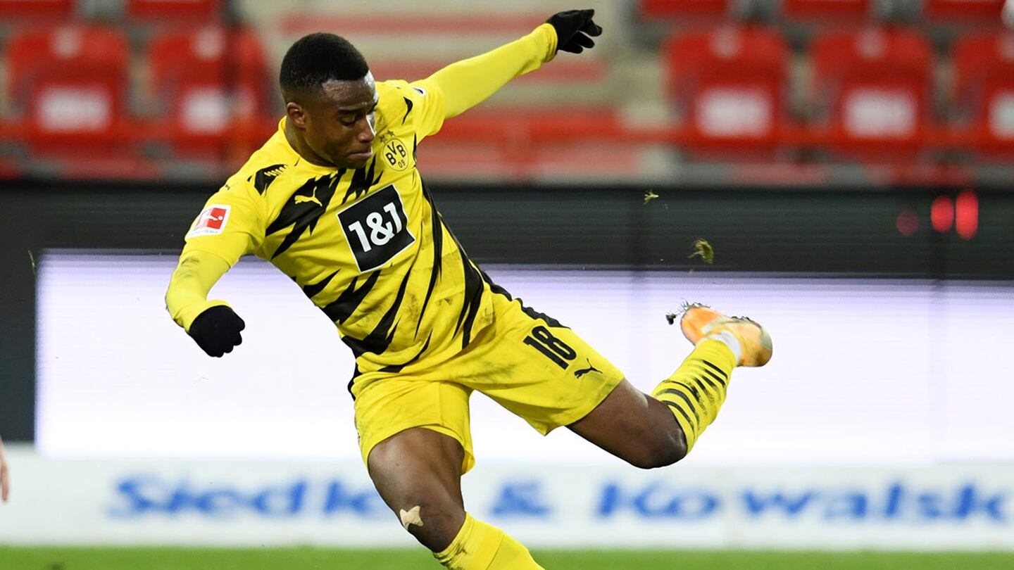¡Pura historia! Youssoufa Moukoko, el jugador más joven en anotar en Bundesliga