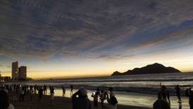 FOTOS del eclipse solar 2024: Así se vio Mazatlán de noche y el ‘baile’ de la Luna con el Sol 