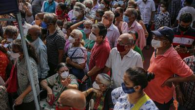 Vacunación COVID en la India: así fue como se derrumbó una campaña y el país quedó en medio del caos