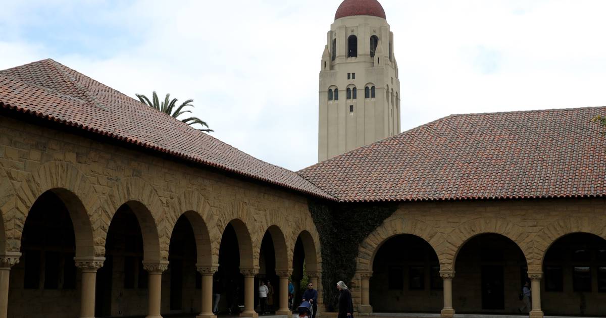 Director de Stanford es criticado por no condenar ataques de Hamás vs. Israel