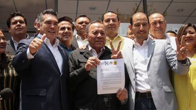 Va en serio: Registra oposición Frente Amplio por México ante el INE