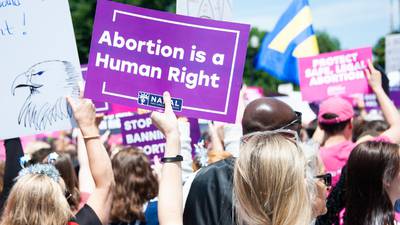 Kansas da ‘revés’ a Corte Suprema: es el primer estado de EU en ratificar derecho al aborto