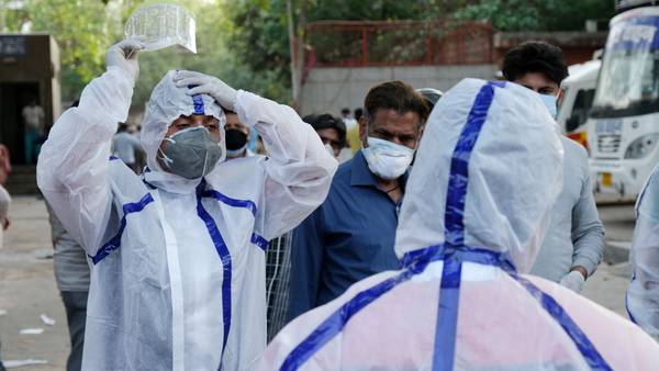 ¿Qué está pasando en la India? 3 causas que podrían estar detrás del aumento descontrolado de la pandemia