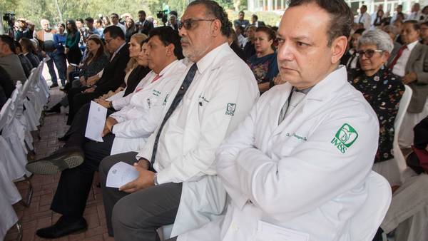 ‘No vamos a dar ni un paso atrás’, dice AMLO sobre la contratación de médicos cubanos