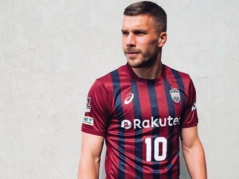 Lukas Podolski presumió su nuevo equipo