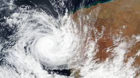 Paso arrollador de ciclón ‘Seroja’ en Australia deja a más de 30 mil personas sin luz 
