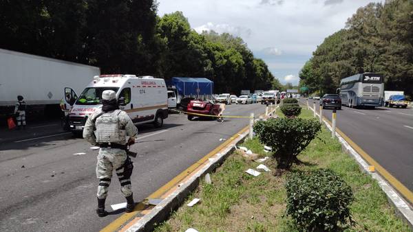 Intento de salto provoca accidente en autopista Cuernavaca-México; hay 2 muertos 