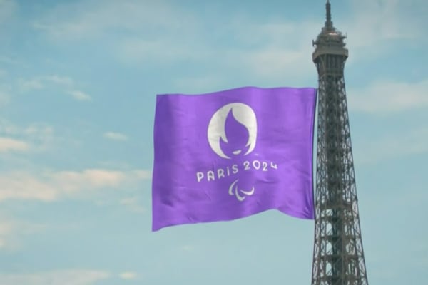 París toma el relevo de los Juegos Paralímpicos con ‘La Marsellesa’ en lengua de signos