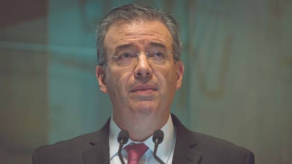 Alejandro Díaz de León, nombrado gobernador del año por Central Banking