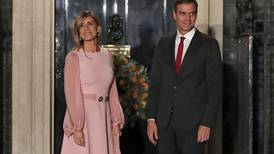 Crisis en España: El presidente Pedro Sánchez analiza renunciar por acusación contra su esposa