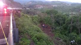 Autobús cae a un barranco en Tepic, Nayarit; hay 19 muertos