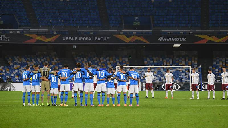 El homenaje del Napoli al ‘10’: Un mar de aplausos y camisetas de Maradona