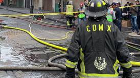 Incendio en Centro Histórico deja 5 bomberos heridos y 150 personas desalojadas
