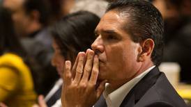 Gobernador de Michoacán será operado de la columna vertebral