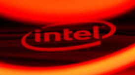 Ganancia de Intel supera previsiones gracias a chips para centros de datos
