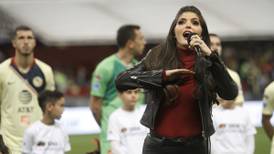 ¡Aguas con hacer un Coque Muñiz! Diputada de Morena propone multar a quien cante mal el Himno Nacional