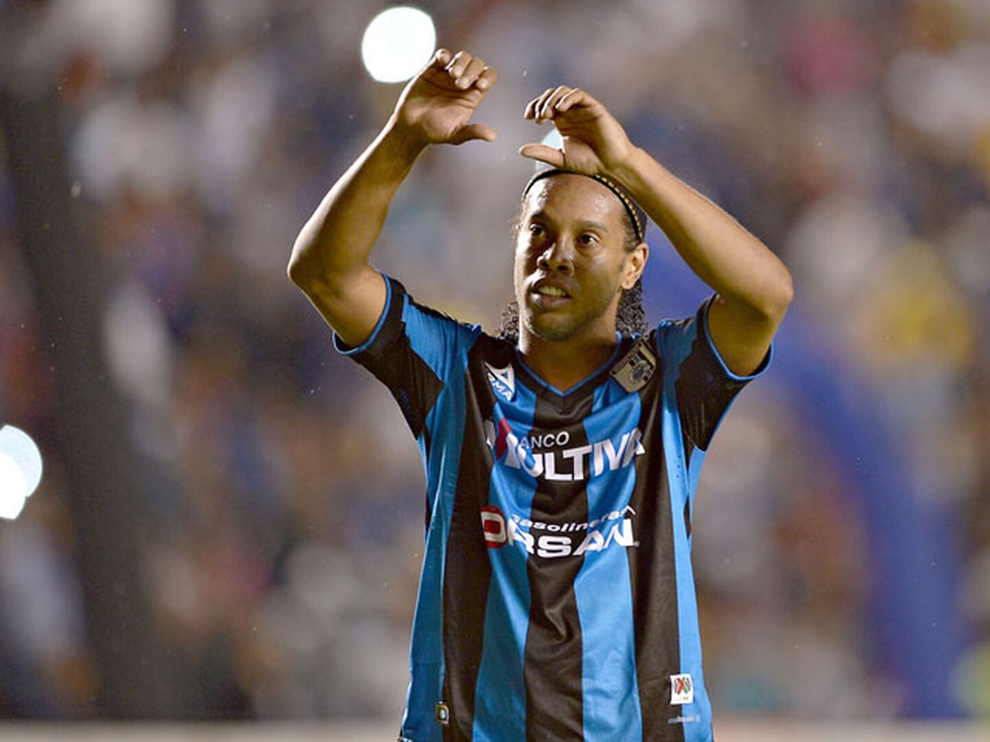 Ronaldinho no se olvida del Querétaro