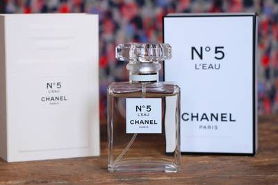 Chanel No. 5: La fragancia que nació en un orfanato y continúa siendo  icónica a 100 años de su creación – El Financiero
