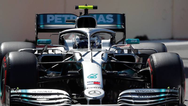 Lewis Hamilton y Valtteri Bottas se distancian en las prácticas libres 2