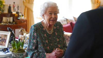 COVID detiene a la reina Isabel de Inglaterra: Cancela agenda online por ‘síntomas leves’