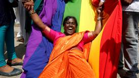India tumba ley colonial y despenaliza la homosexualidad