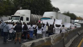 Autopista México-Querétaro: Se retiran manifestantes… pero continúan kilométricas filas