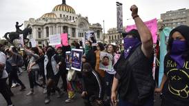 '¡Mucho ojo, la derecha está metida en protestas!',  previene AMLO a agrupaciones feministas