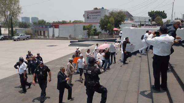 Padres de estudiantes de CCH Naucalpan protestan tras muerte de un alumno