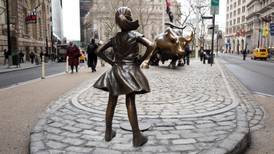 Mueven a 'La chica desafiante' de Wall Street; será colocada frente a la Bolsa de NY