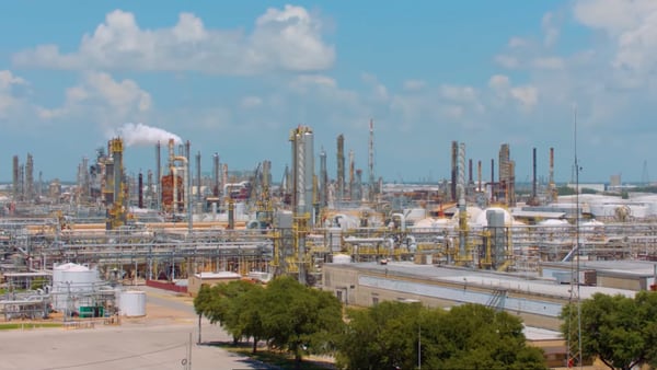 ‘Trancazo’ a nueva refinería de Pemex: Moody’s le baja la calificación y queda a un paso de grado ‘basura’