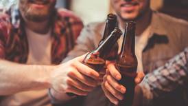 ‘Aguas’ con la sed: Alertan sobre falso concurso para ganar cerveza gratis por Día del Padre 