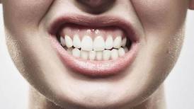 El poder de la mandíbula: el 80% de mexicanos rechinan o aprietan los dientes... y no es nada bueno