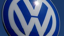 Inversores exigen a VW más de 10 mil mdd por escándalo de emisiones