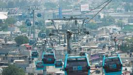 ‘Bájate de ahí’: Hombre camina en las torres del Cablebús en Iztapalapa