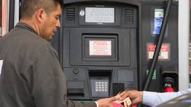 Hacienda y gasolineros se reunirán para analizar precios de los combustibles, anuncia AMLO