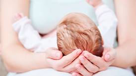  Todo lo que debes saber de la ‘cabeza plana’ en bebés 