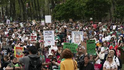 ‘¡Mi cuerpo, mi decisión!’: Miles protestan en EU para defender el derecho al aborto