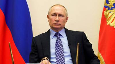 Putin condecora a unidad militar acusada de participar en masacre de Bucha