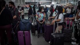 Profeco defiende a pasajeros de Aeroméxico: Pide eliminar cargo ‘engañoso’ por seguro de viaje