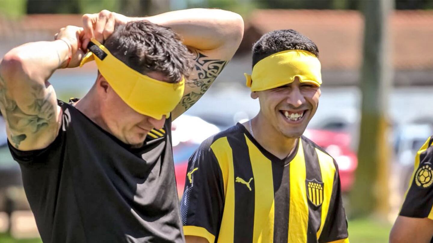 ¡Respect! Jugadores de Peñarol entrenan con equipo de ciegos