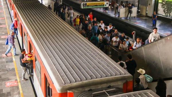 Metro de la CDMX avanza ‘muy lento’: ¿Por qué hay retrasos en la Línea B este martes?