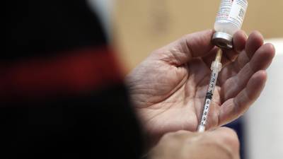 COVID-19: Pfizer lanza vacuna vs. ómicron; fue aprobada por la Unión Europea