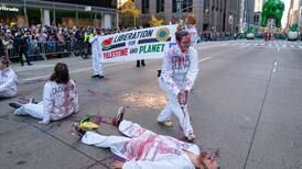 ‘Salvemos Palestina y al Planeta’: Activistas irrumpen desfile de Acción de Gracias en NY