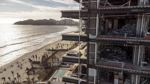 ‘Otis’ remodela Acapulco, sede de la Convención Bancaria 2024: Así pasó del glamour a la devastación