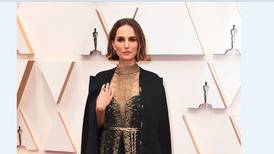 Natalie Portman lleva en su 'outfit' a las directoras que no fueron nominadas al Oscar 