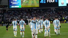 Sin Lionel Messi y ante ‘castigo’ de afición, Argentina golea a El Salvador en Filadelfia (VIDEO)