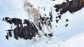 Rescatan a varias personas tras avalancha de nieve en Suiza