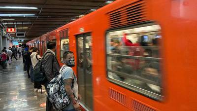 Ni por su aniversario: Metro de CDMX presenta trenes detenidos y saturación en 6 líneas 