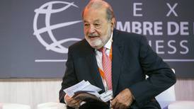 Carlos Slim quiere retirarse de la vida empresarial al final de este sexenio: AMLO
